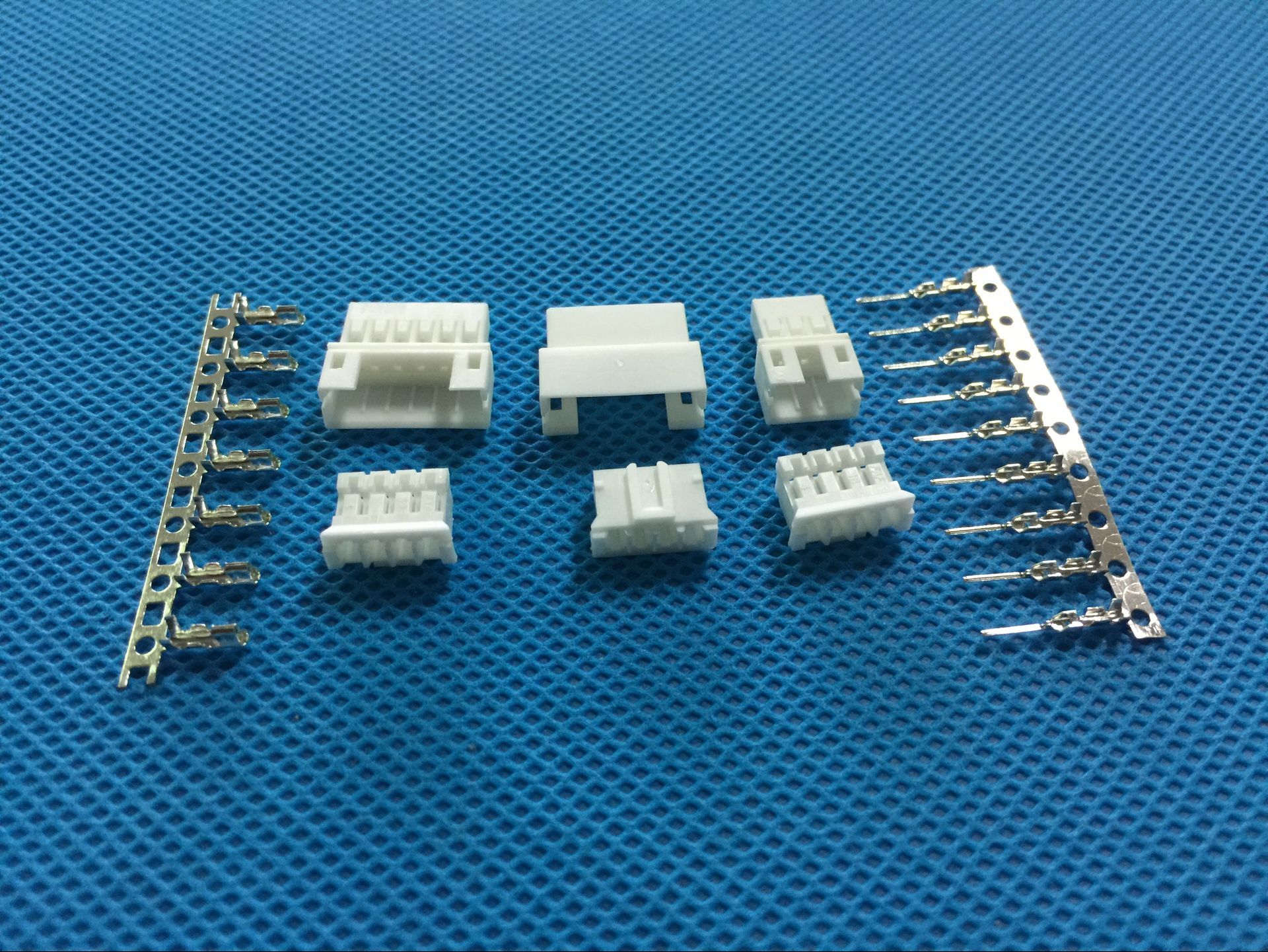 连接器端子材质解析 磷青铜的优势与应用